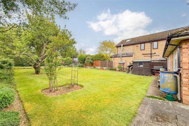 3 bed property, in Paddock Wood, £829,950