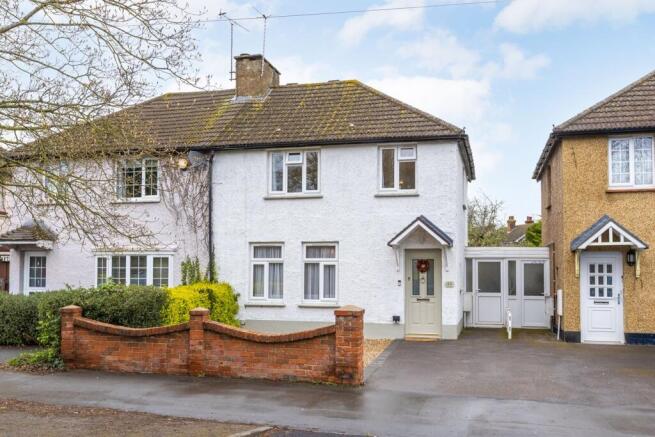 3 bed property, in Woking Road, £475,000