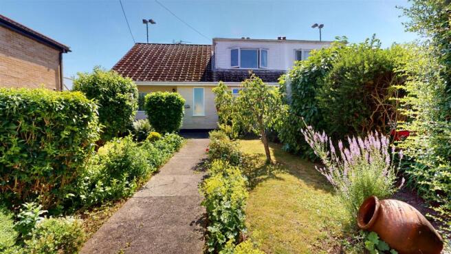 4 bed property, in Southfield, £310,000