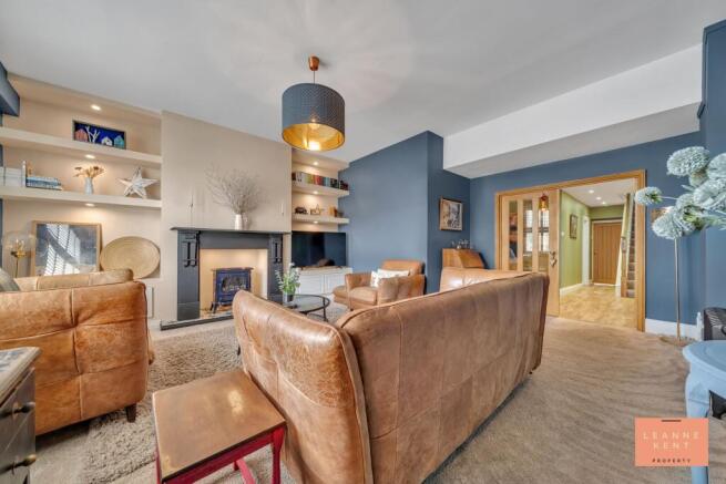 5 bed property, in Pandy Road, £495,000