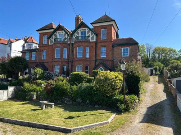 2 bed property, in West Bay Road, £160,000