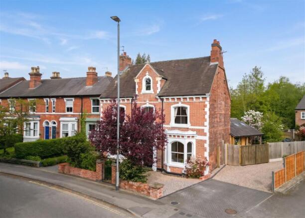 6 bed property, in Tamworth Road, £695,000
