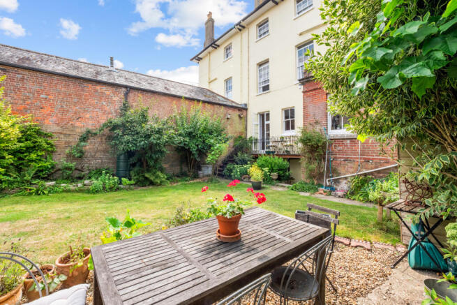 6 bed property, in Dorchester, £850,000