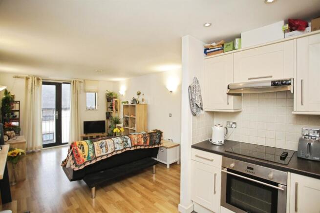 1 bed property, in Bryant Road, £100,000