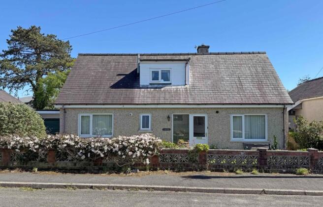 3 bed property, in Glan Beuno Estate, £275,000