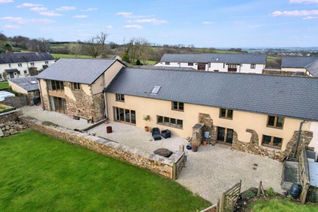 6 bed property, in Ashbury, £1,100,000