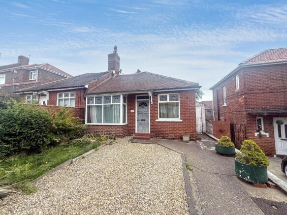 2 bed property, in Broomridge Avenue, £95,000