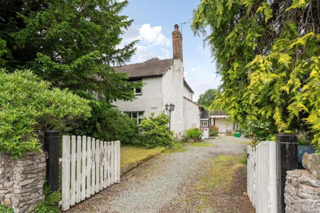 2 bed property, in Dingleside, £300,000