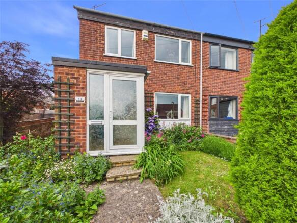 3 bed property, in Hill Street, £245,000