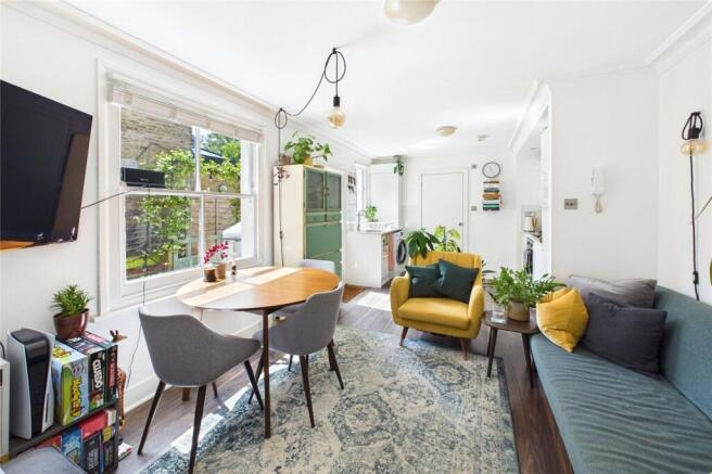 2 bed property, in Hitherfield Road, £525,000