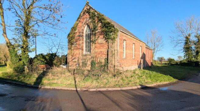 2 bed property, in Chapel Lane, £140,000