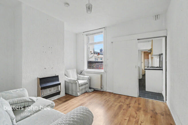 2 bed property, in Stoke-On-Trent ST6 4, £72,000