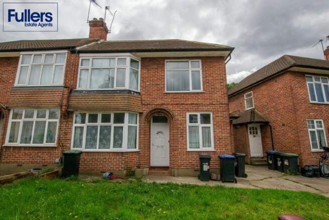 2 bed property, in Inverness Avenue, £315,000