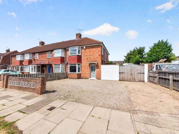 3 bed property, in Monkton Road, £375,000