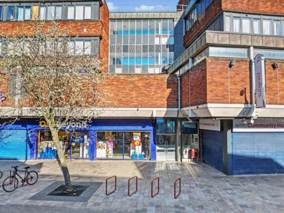 1 bed property, in High Street, £164,995