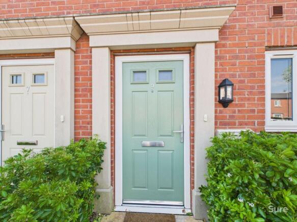 2 bed property, in Saxelbye Avenue, £210,000