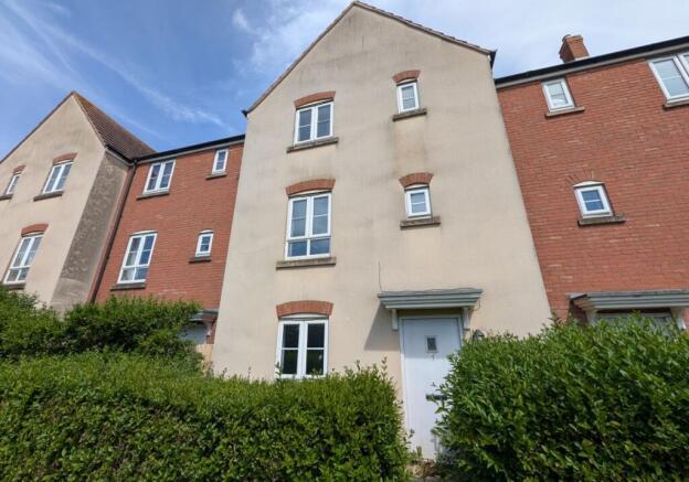 4 bed property, in 7 Secunda Way, £150,000