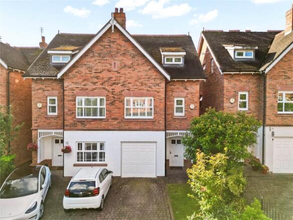 3 bed property, in Dukes Walk, £695,000