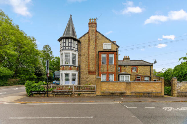 5 bed property, in Abingdon Road, £765,000