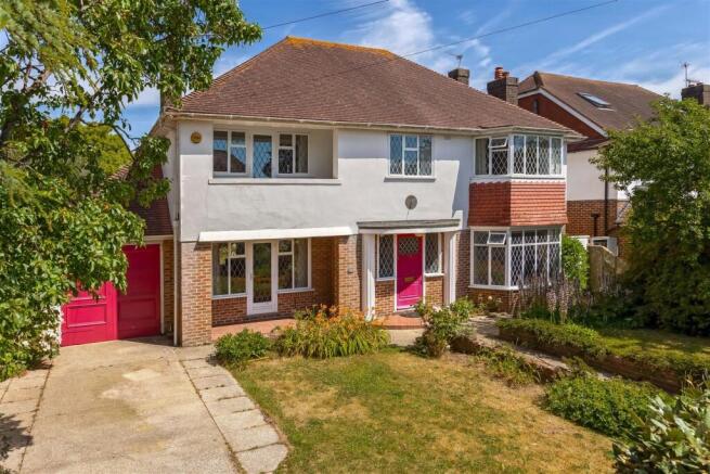 5 bed property, in West Park Lane, £850,000