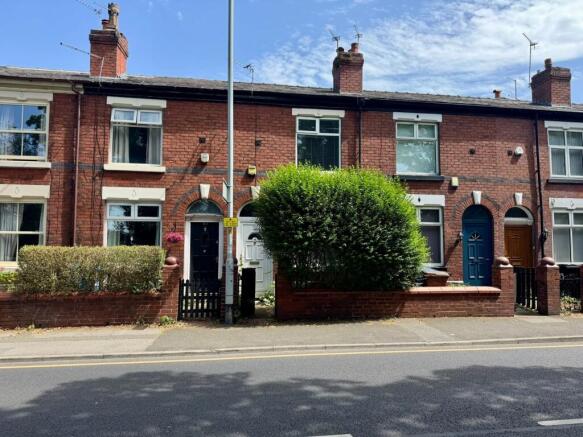 2 bed property, in Bramhall Lane, £210,000