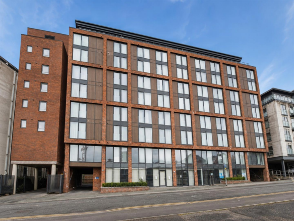 2 bed property, in Skinner Lane, £150,000