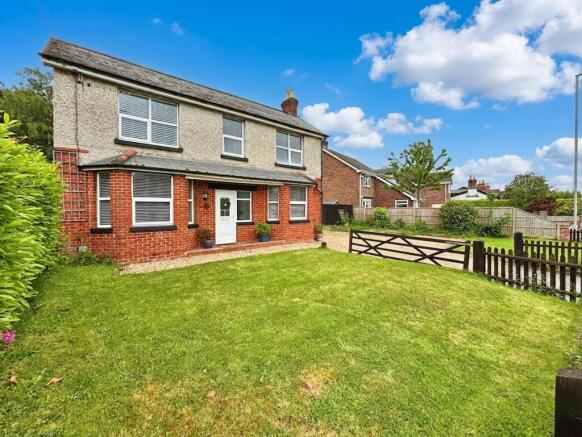 3 bed property, in Ringwood Road, £500,000