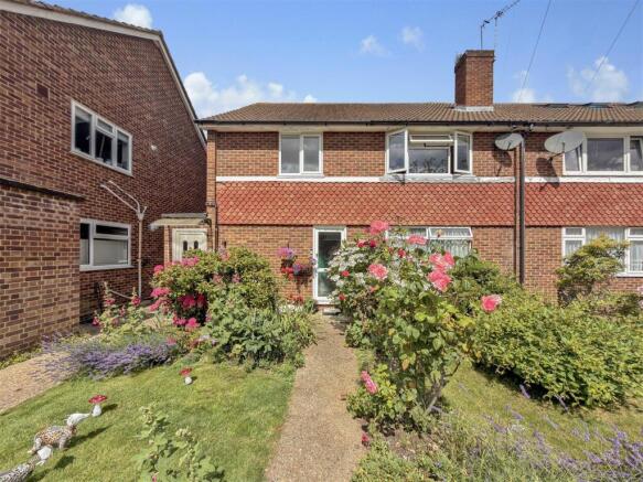 2 bed property, in Dunleary Close, £180,000