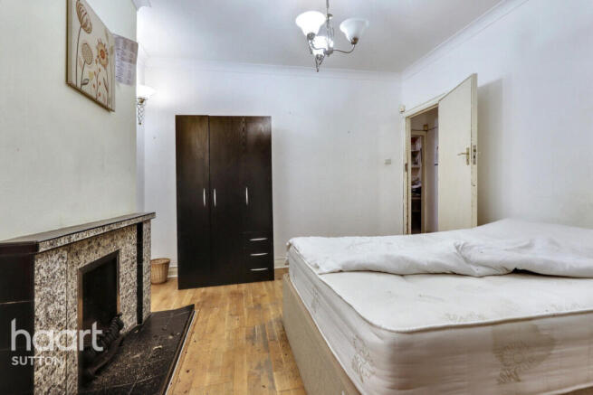 3 bed property, in Rosehill Avenue, £550,000