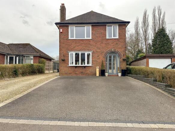 3 bed property, in Edinburgh Road, £295,000