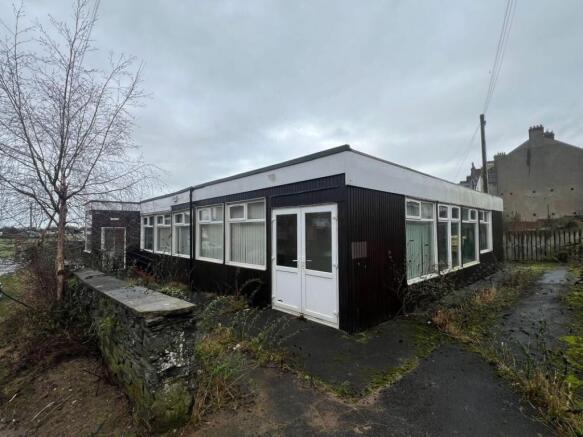 6 bed property, in Government Building, £65,000