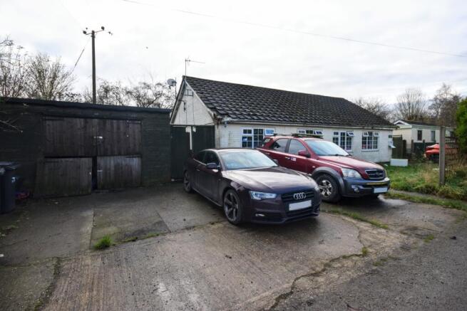4 bed property, in Main Road, £205,000