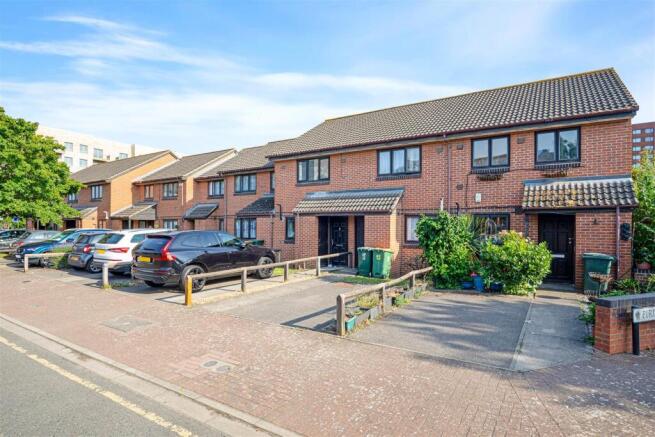 2 bed property, in Pirie Street, £400,000