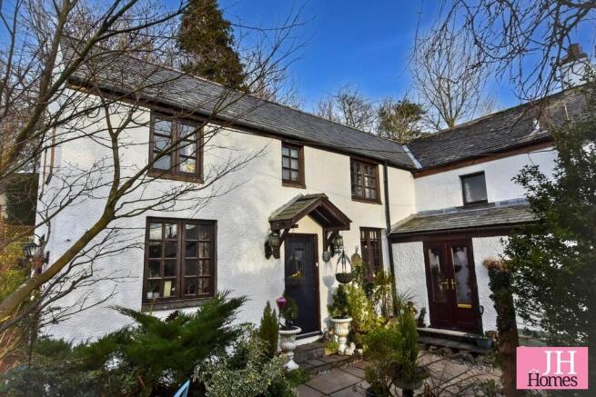 4 bed property, in Newland, £645,000