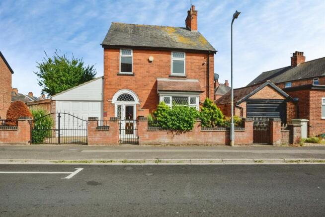 3 bed property, in Vernon Road, £160,000