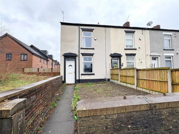 2 bed property, in Manchester Road, £140,000