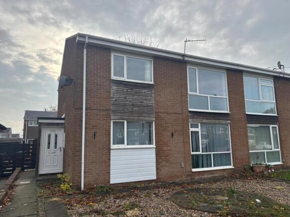 2 bed property, in Mitford Drive, £55,000