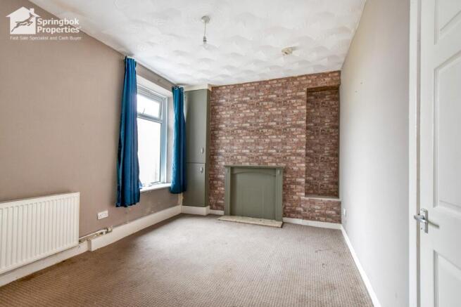 3 bed property, in Cross Street, £95,000