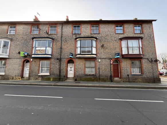 2 bed property, in Flat 1, £72,000