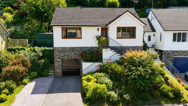 3 bed property, in Saltmer Close, £325,000