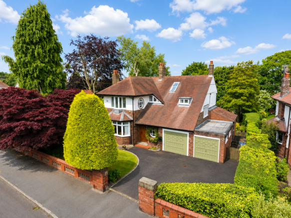 4 bed property, in Hollinhurst Avenue, £885,000