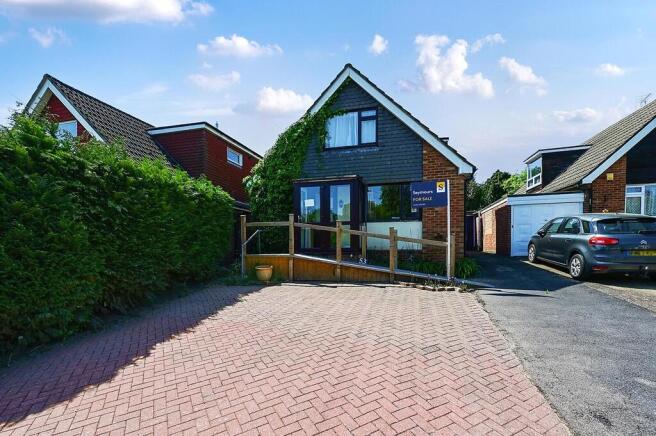 4 bed property, in Oakfield Road, £475,000