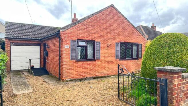 2 bed property, in Money Bank, £179,995