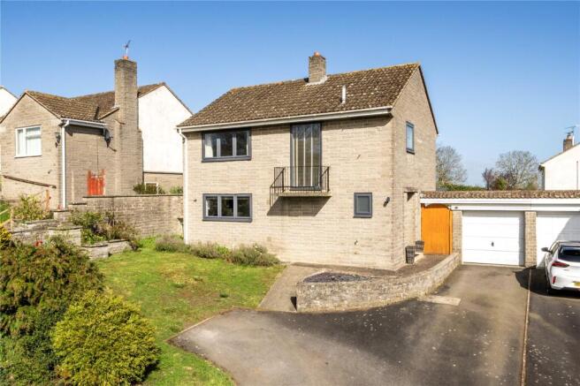 4 bed property, in Orchard Rise, £395,000