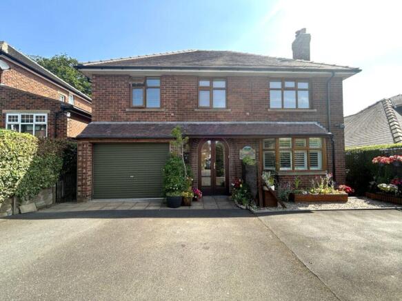 5 bed property, in Park Drive, £625,000