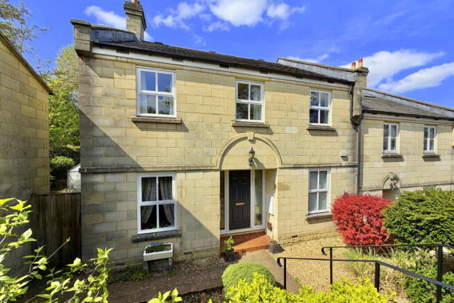 4 bed property, in Lansdown Heights, £900,000