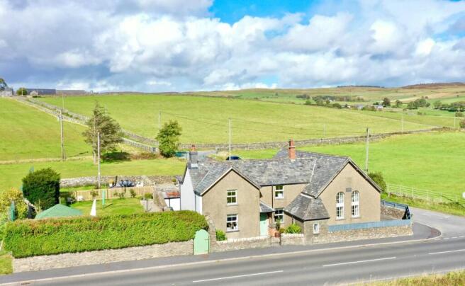 6 bed property, in Glasfryn, £560,000