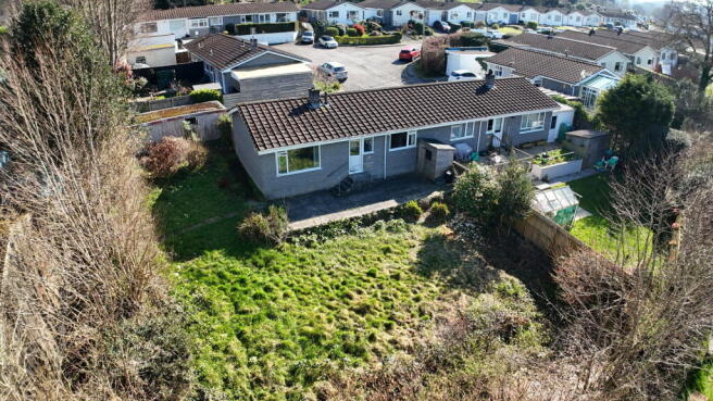 2 bed property, in Walreddon Close, £275,000