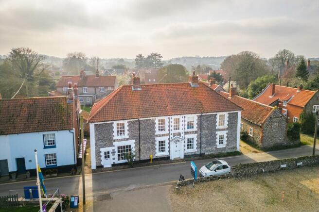 3 bed property, in Charming Flint Cottage in Blakeney, £650,000
