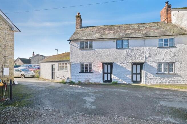 2 bed property, in Market Hall Street, £100,000